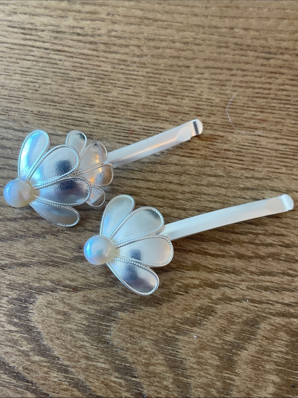 Anthropologie Iridescent Pearl Flower Hair Clips in White